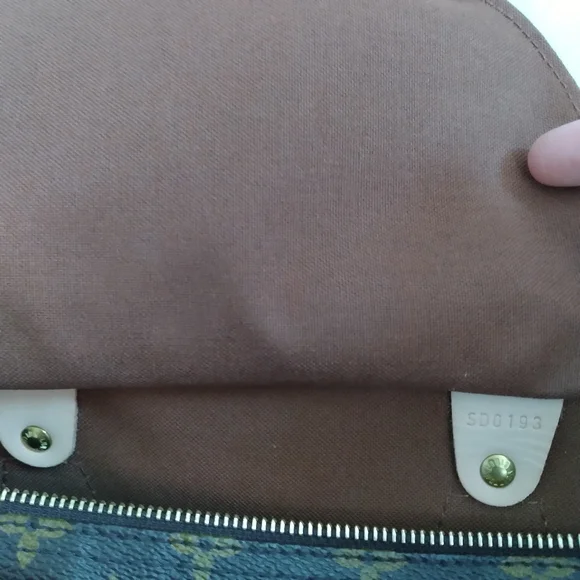 Louis Vuitton Speedy 30 - with Accessories! - Picture 10 of 15